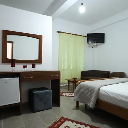 Te Rrapi Hotel Qeparo
