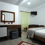 Te Rrapi Hotel Qeparo