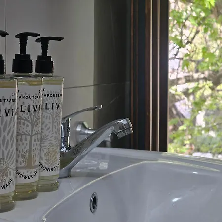 Te Rrapi Hotel Qeparo