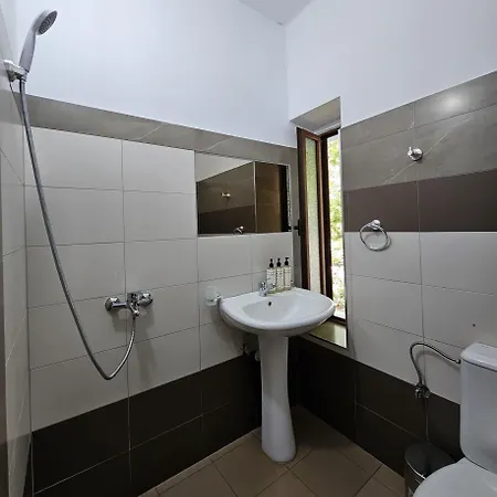 Hotel Te Rrapi Qeparo