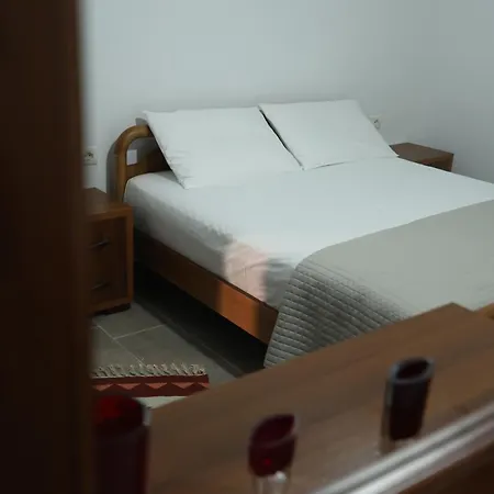 Te Rrapi Hotel Qeparo