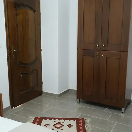 Te Rrapi Hotel Qeparo